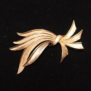 Vintage Monet Brush Gold Gathered Ribbon Brooch